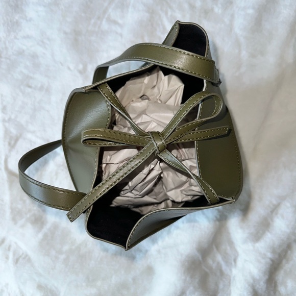 BNWT BCBG Olive Green Bucket Bag - Picture 2 of 7